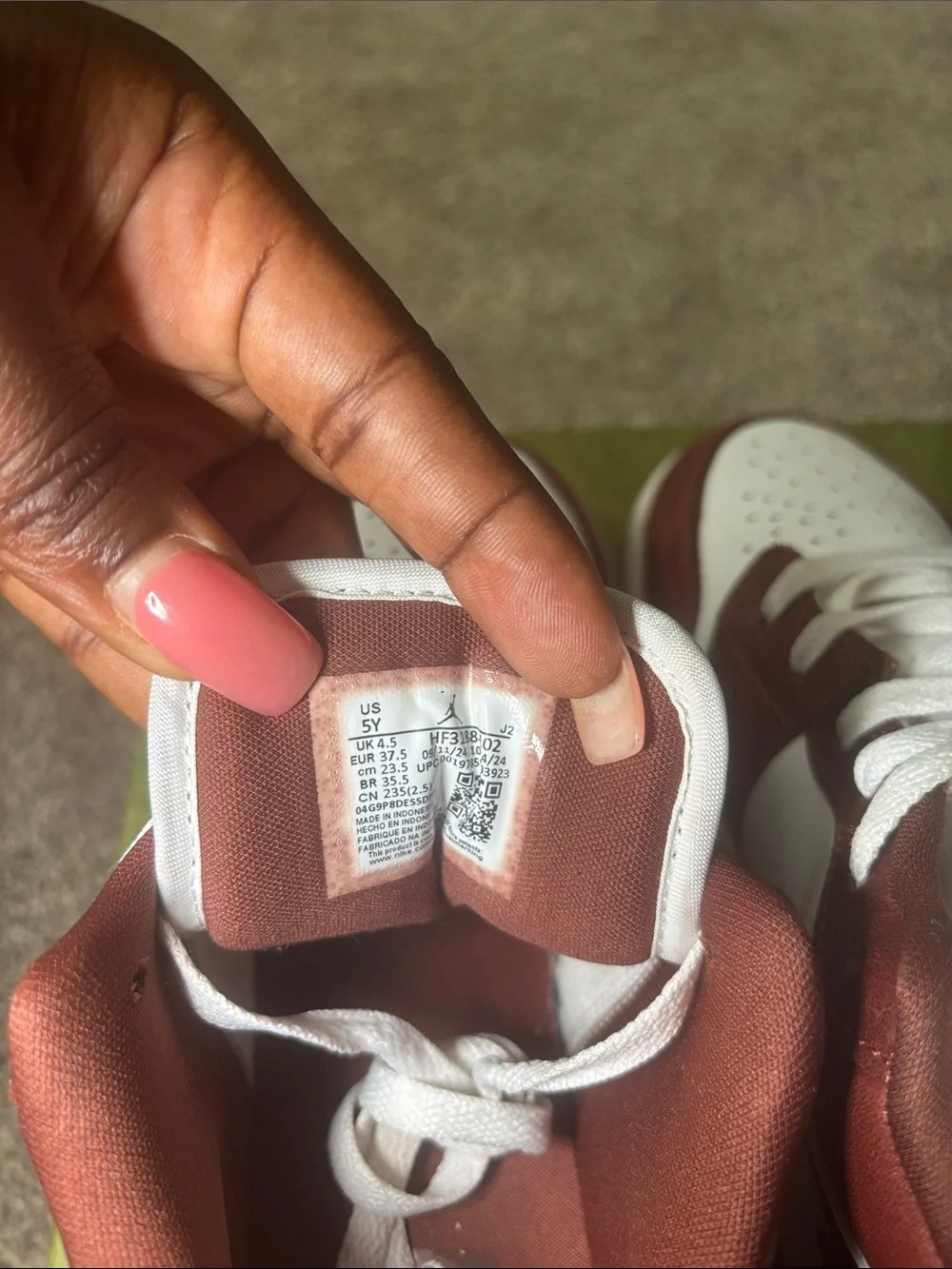 Nike Air Jordan Low-Top Sneakers in White and Brown Red-Brown